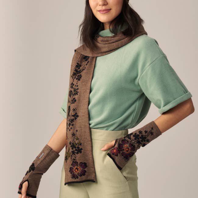 WUAMAN - Alpaca - Wholesale Scarf - Women's - Julia Alpaca Scarf | Hand Embroidery | Fall1