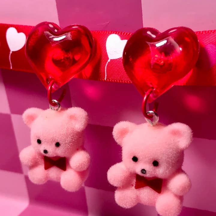 Boucles d'oreilles ours floqué rose pour la vente par OnigiriArt