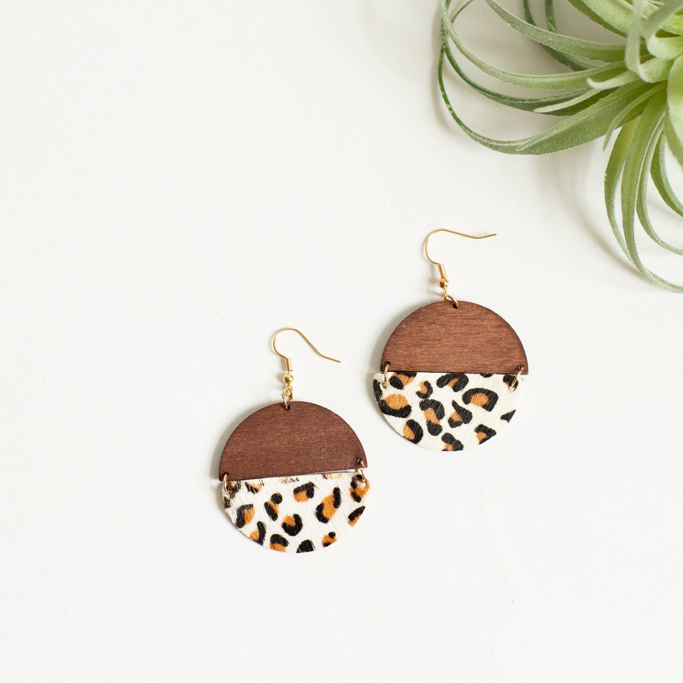 Funky Monkey Fashion - Wholesale Dangle Earrings - $1.97 Closeout Georgia Earring - White Leopard