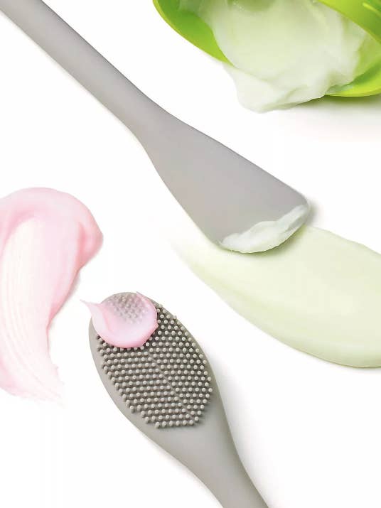 Pinceau à récurer et spatule en silicone pour la vente par GOOD COMMON SENSE NATURALS