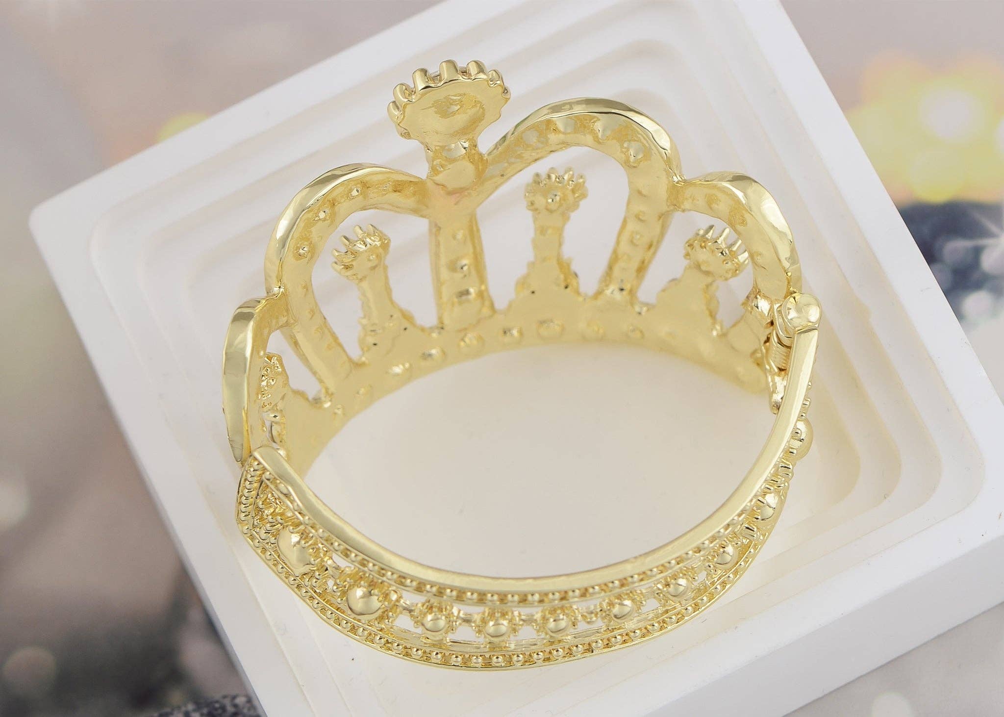 AK Brand – Engroshandel Manchetarmbånd – Farvet krone tiara manchetarmbånd7