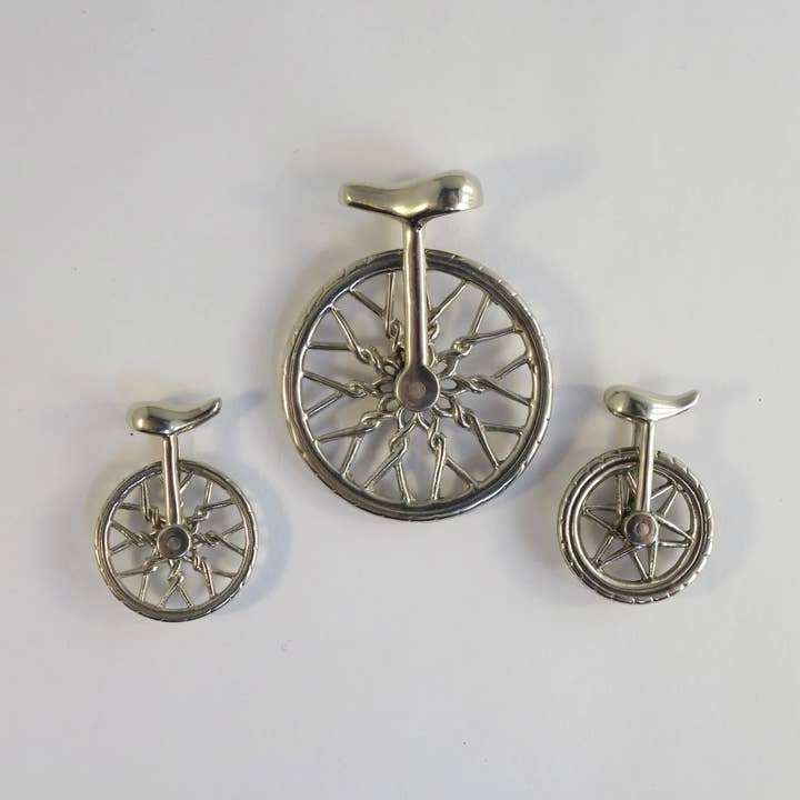 Ajmer by Jodi - Wholesale Individual charm/pendant - Small Lotus Spoke Unicycle Pendant ~ White Brass6
