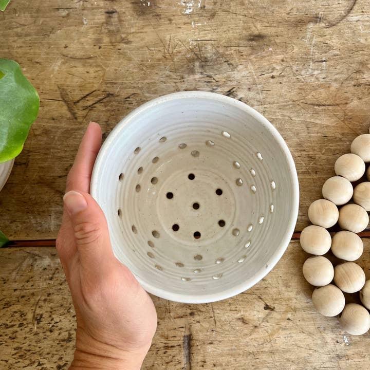 Coastal Clay Co. - Venta al por mayor Coladores - Cuenco clásico para bayas de verano con platillo - Colador de cerámica12