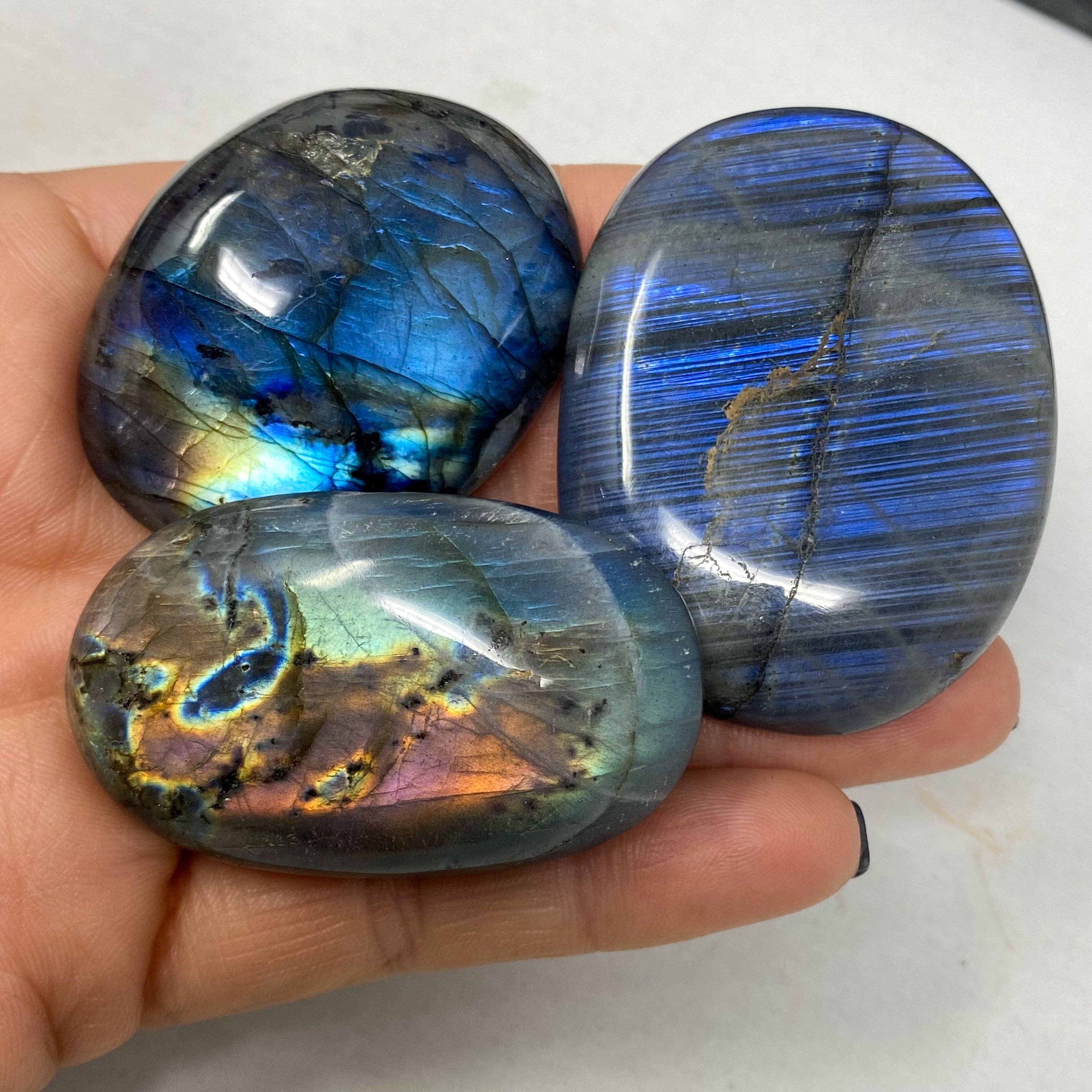 The Crystal Tabby - Venta al por mayor Piedras/cristales espirituales - Piedra de palma mini de labradorita - 1 pieza1