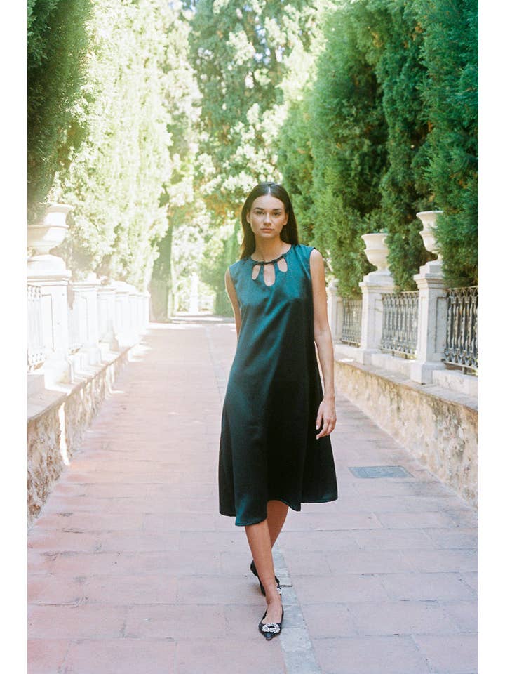 Cottyfish - Vendita all'ingrosso Vestito - Donna - Vestito verde in raso con tagli sul davanti e sul retro1