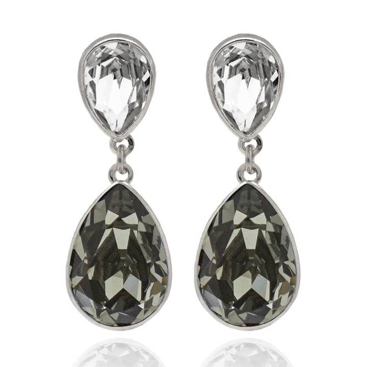 Långa örhängen Essential tårformad kristall i silver rodiumplätering för wholesale av Victoria Cruz