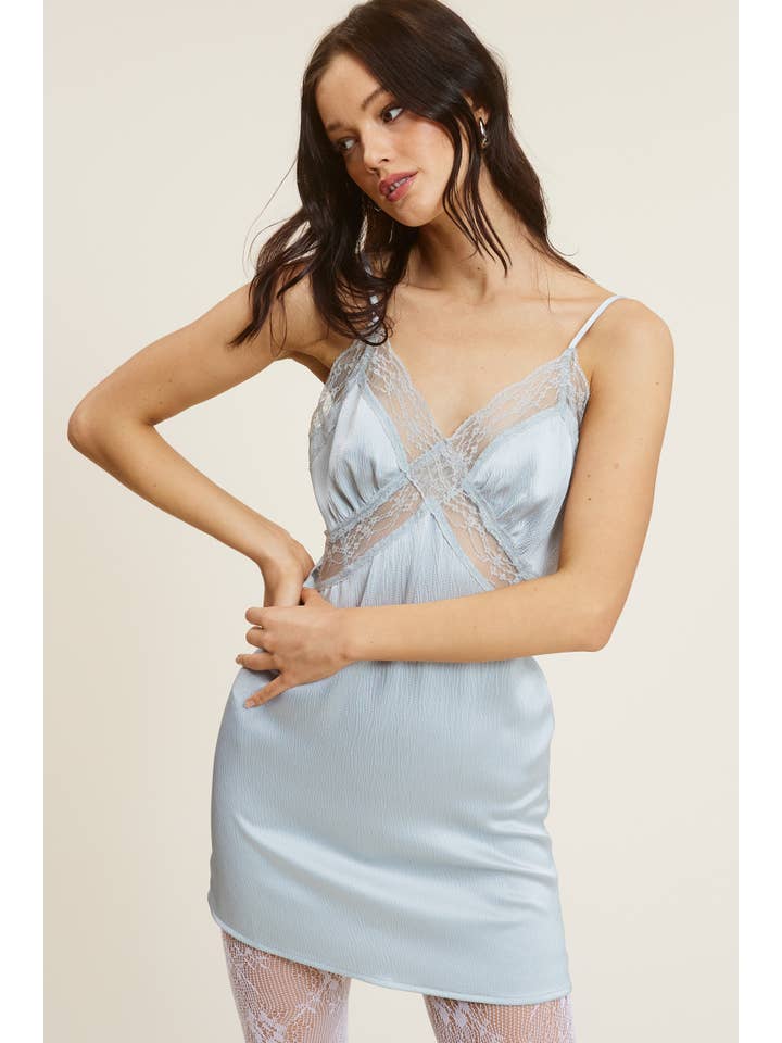 Mimosa - Vente Robe – femme - Robe nuisette mini en satin et dentelle à col en V avec bordure en dentelle transparente15