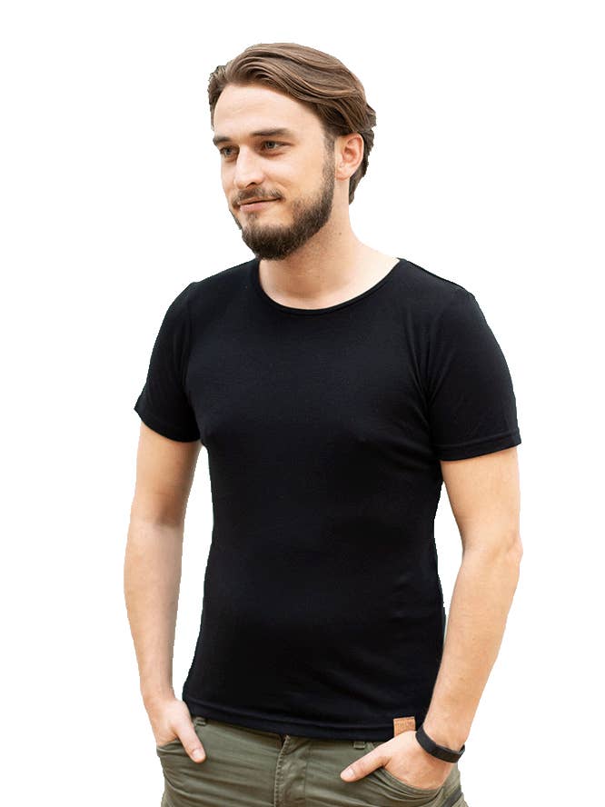 T-shirt basique noir pour la vente par Ragnarøk Clothing