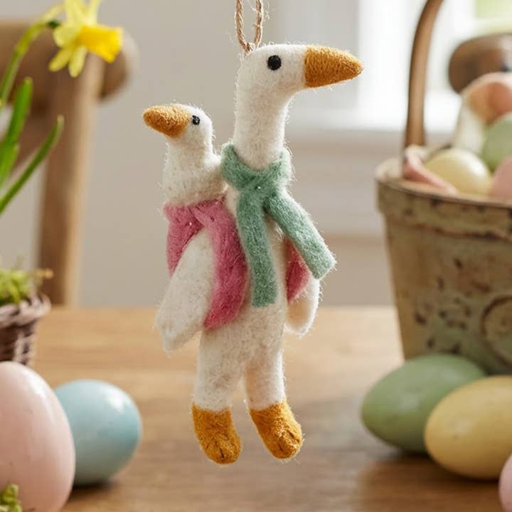 Håndlavet filt mor gås hængende dekoration for engroshandel hos Felt So Good