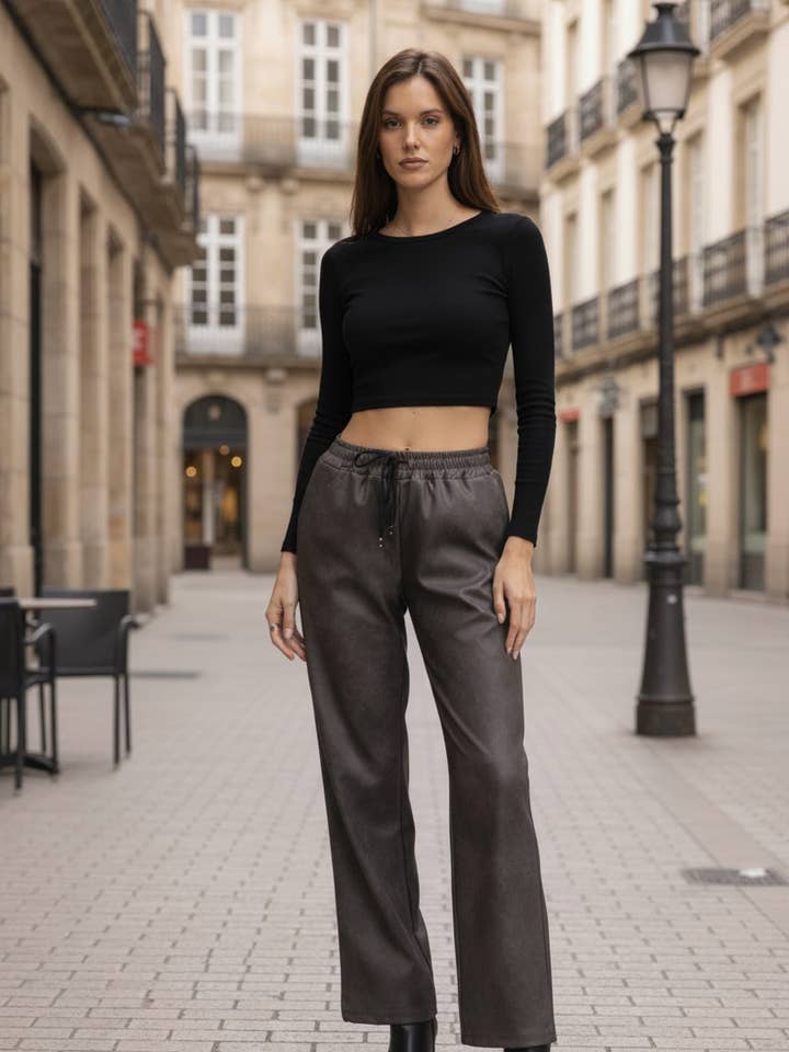 MOOYA - Wholesale Pants - Women's - Faux leather pants with elastic waistband - I902780