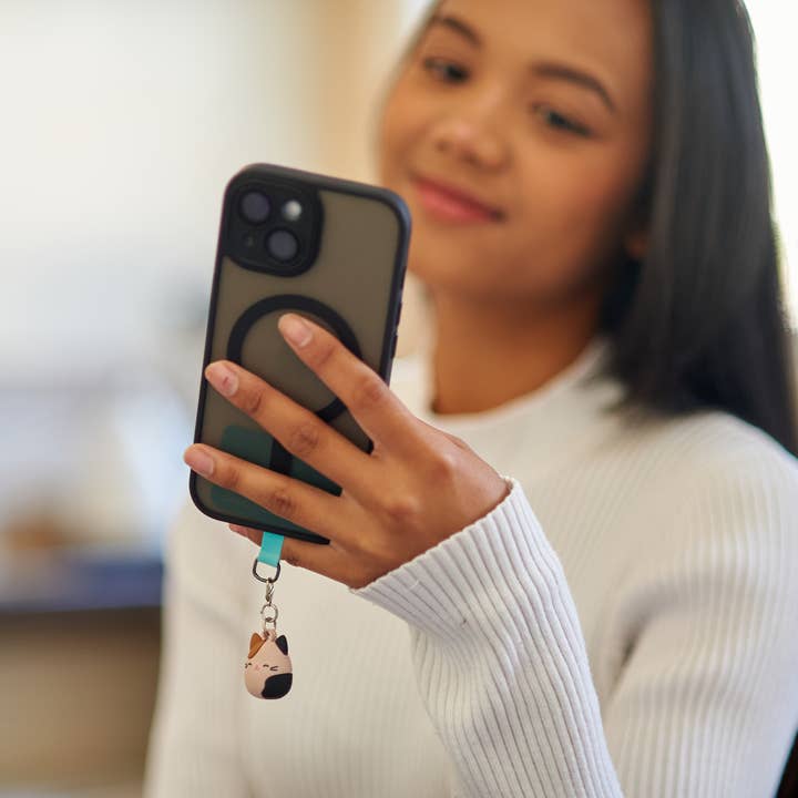 Squishmallows - Cam il Gatto - Ciondolo per Telefono con Pad di Connessione per la vendita all'ingrosso da parte di Curiosity Distribution