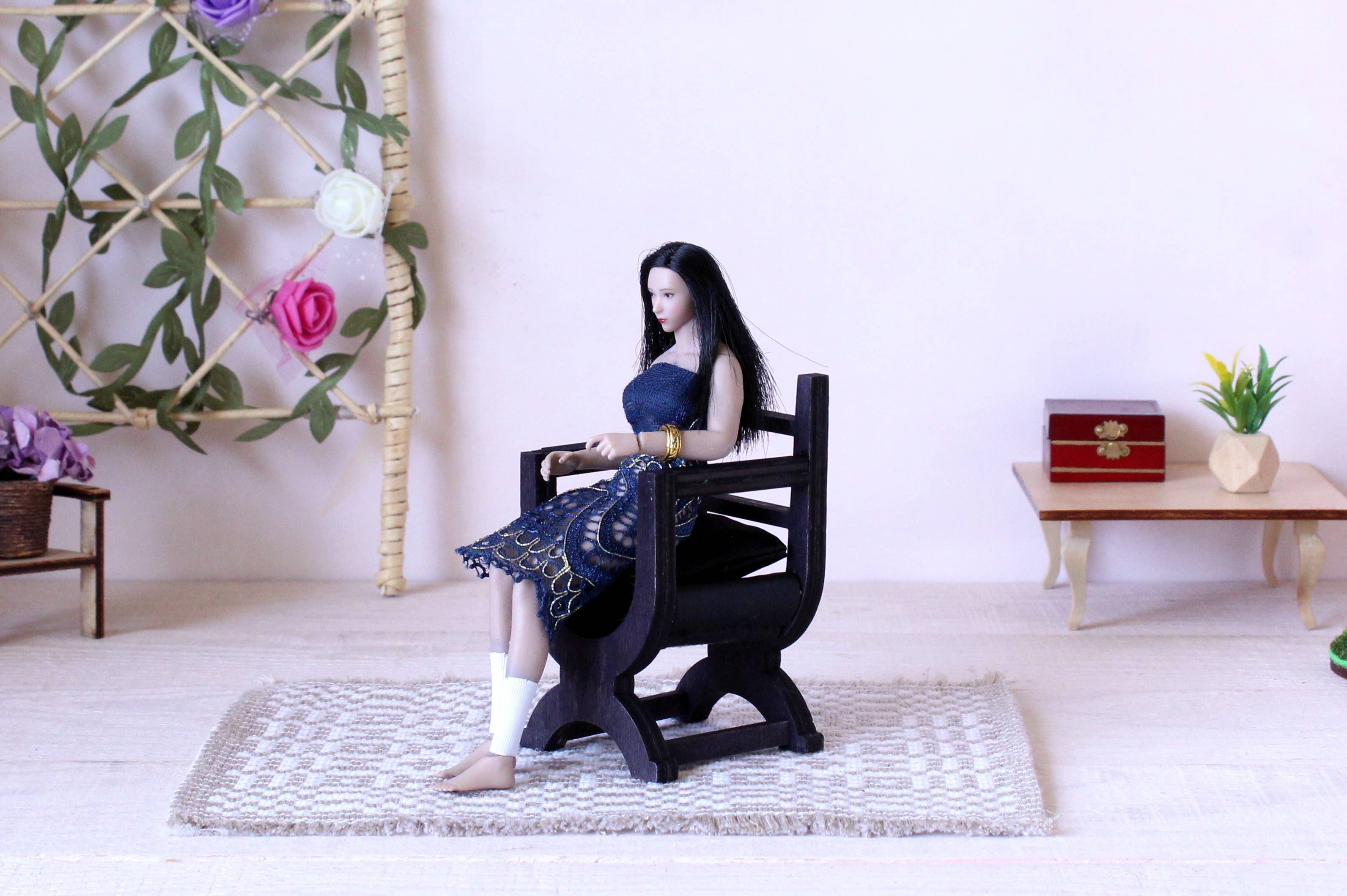 Lenasminiland – Großhandel Puppenzubehörset – Kinder – Miniatur-Tudor-Stuhl, X-gerahmte Königin Mary Sessel Replik12