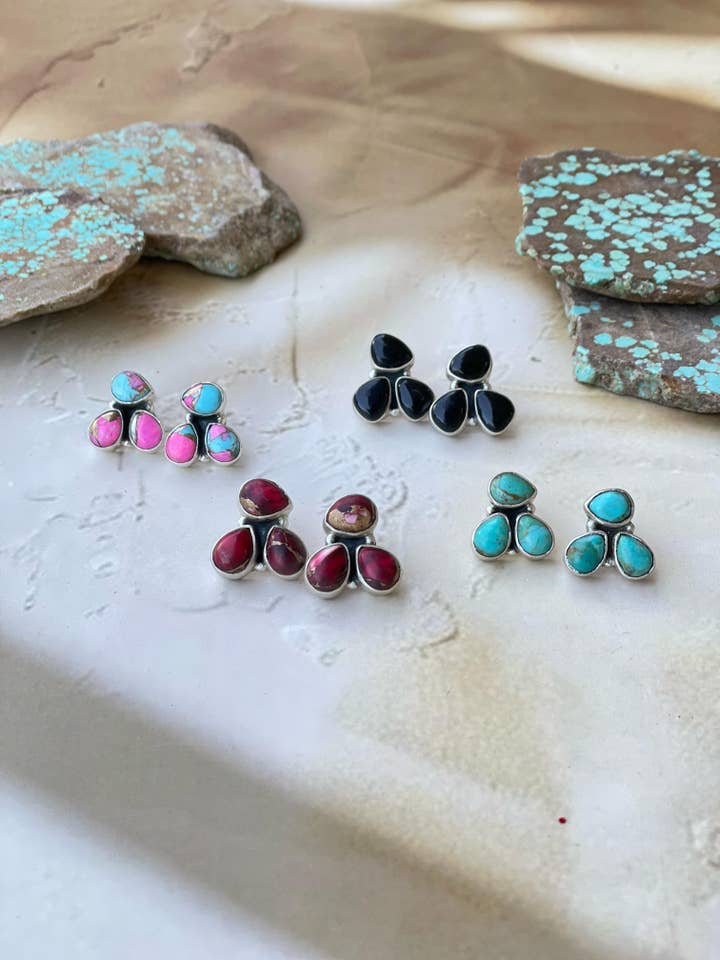 Orecchini a perno in argento sterling fatti a mano con 3 pietre per la vendita all'ingrosso da parte di Nizhonitradersllc