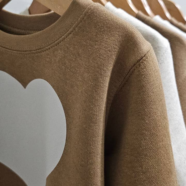 ntrl co. - Wholesale Sweatshirt - Kids - Beige & Kisses Valentine Crew