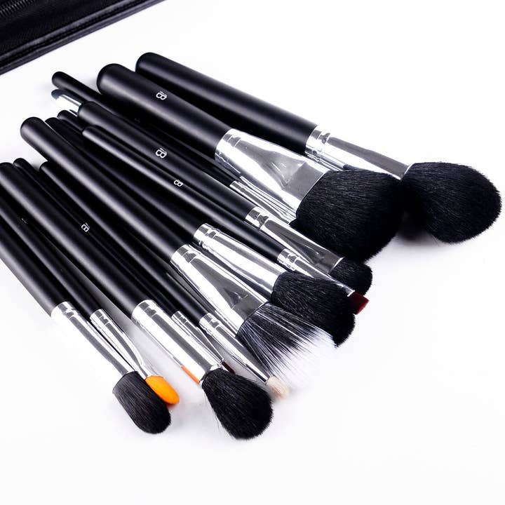 My Wholesale Warehouse - Wholesale Make-upkwastenset - IB Essential Make-upborstelset van 15 stuks2