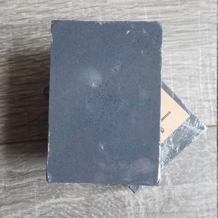 Earth's Essence - Wholesale Bar Soap - Activated Charcoal Black Currant Absinthe 4 oz Goats Milk Soap2