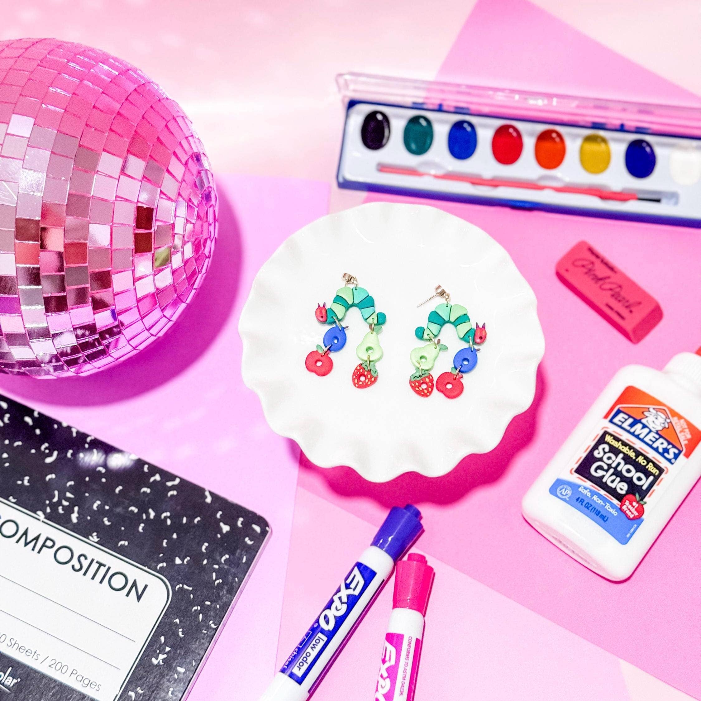 Nelly Rose Jewelry - Venta al por mayor Pendientes colgantes - Pendientes Oruga Hambrienta | Frutas Coloridas5