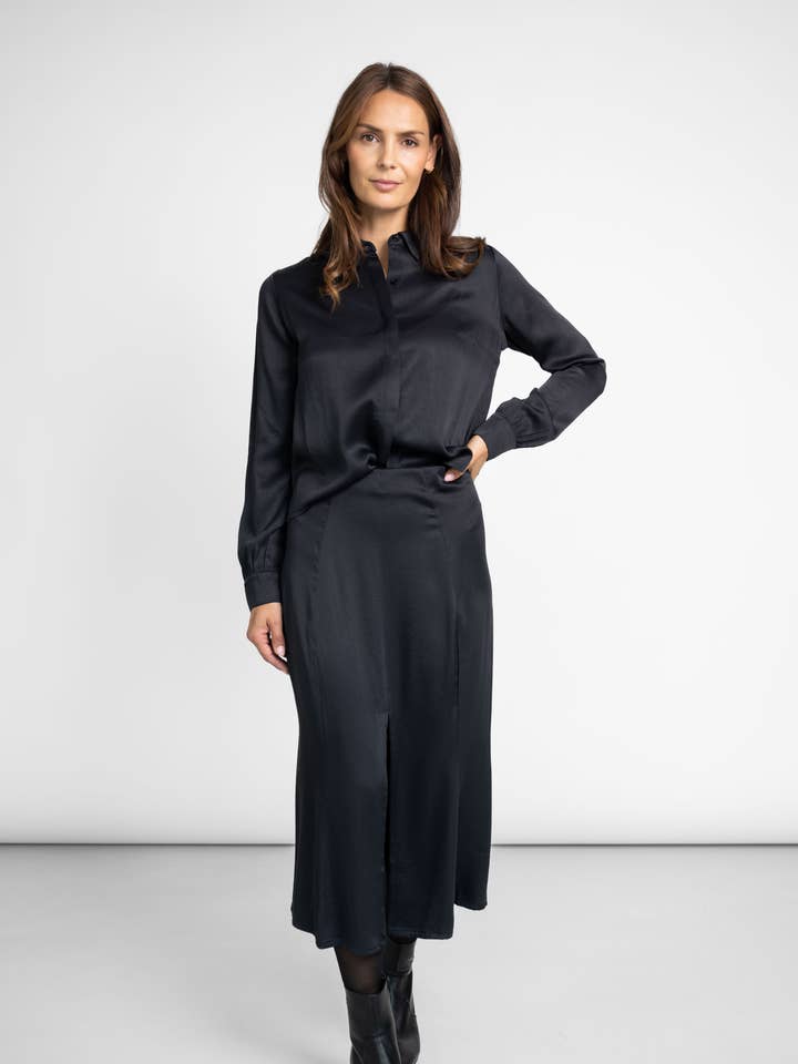 Satin kjol av 66% Naia-acetat för wholesale av STORY OF MINE