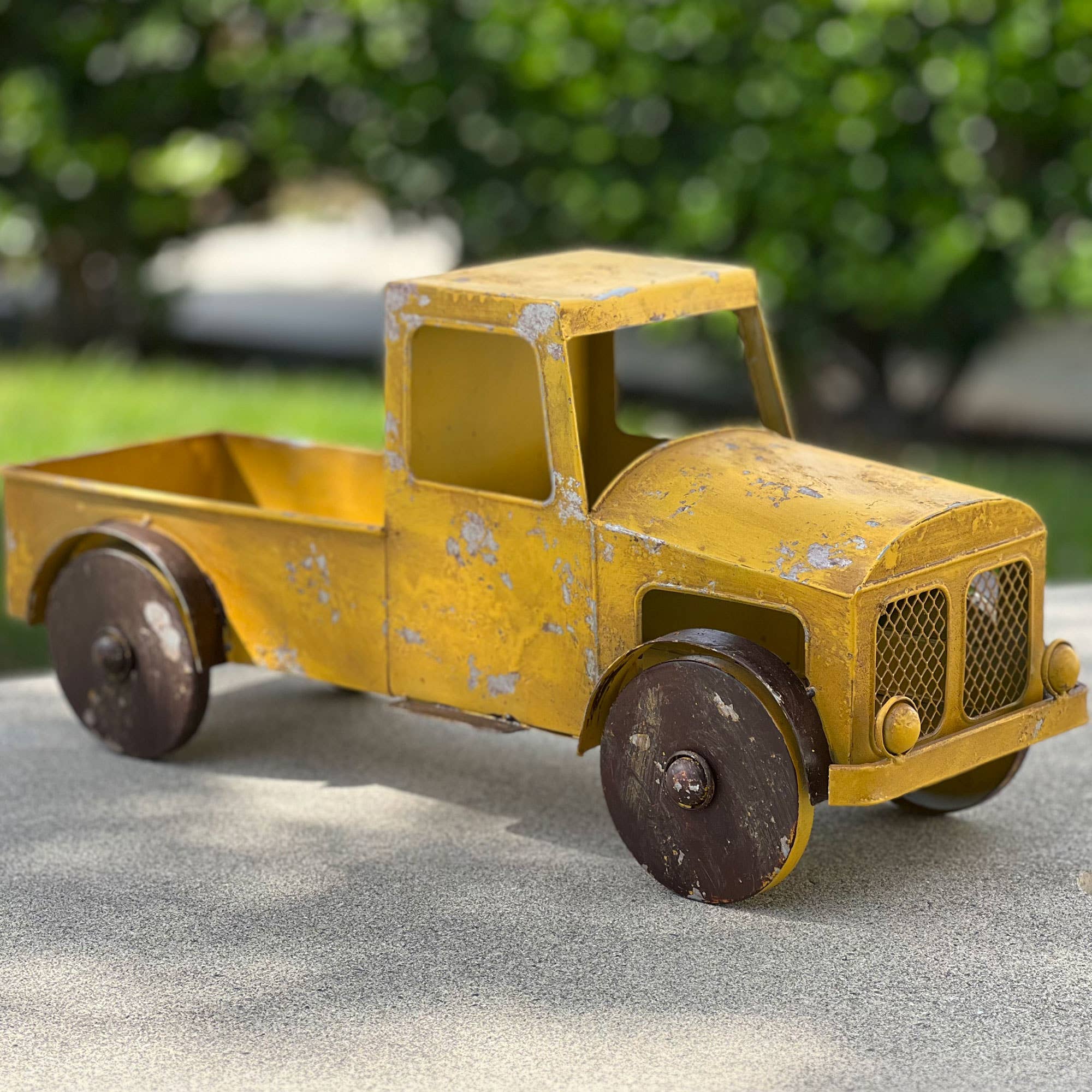 Galt International Company - Wholesale Outdoor Ornament/Decor - Rustic Metal Pickup Truck Outdoor Ornament/Decor1