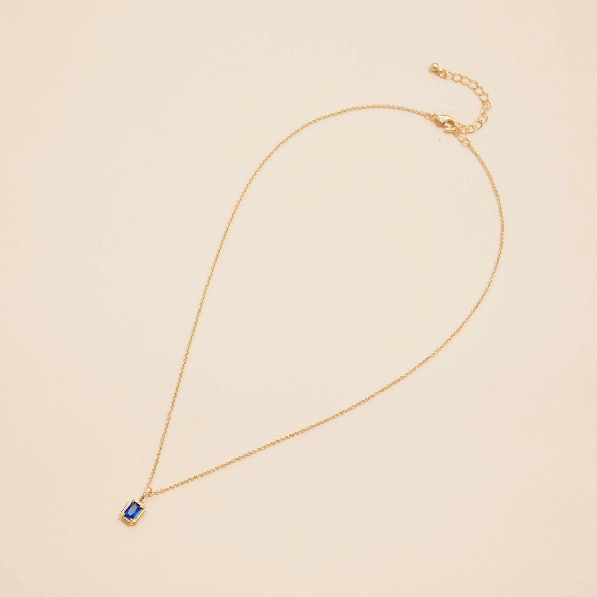 12 assortis Lot de 12 colliers courts avec pendentifs en verre de pierre de naissance assortis en vente sur Faire22