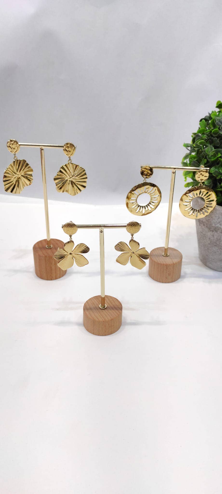 BEIGE Set of three earring stands for wholesale on Faire