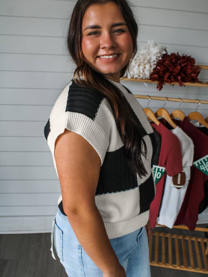 Lovesoft - Wholesale Knit Sweater - Women's - Black Checkered Color Block Crew Neck Short Sleeve Sweater1