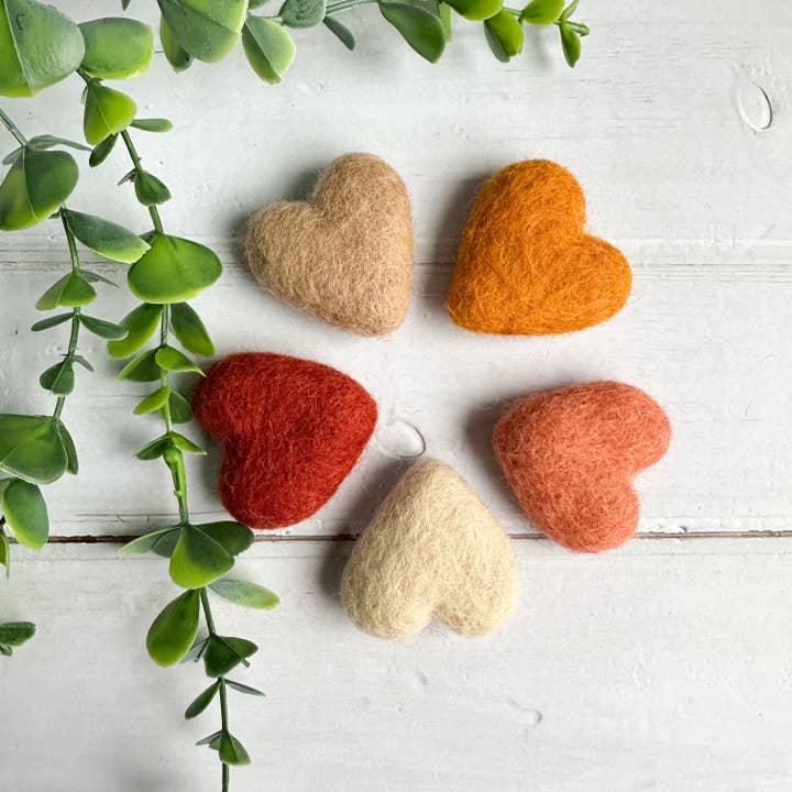 Set de 5 corazones de fieltro boho para venta al por mayor de Sewing Seeds Play