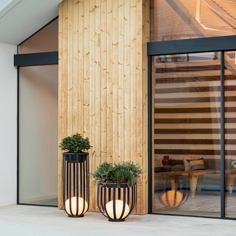 BRECK + FOX - Wholesale Outdoor/Lawn Light - Solar Flower Stand Light1