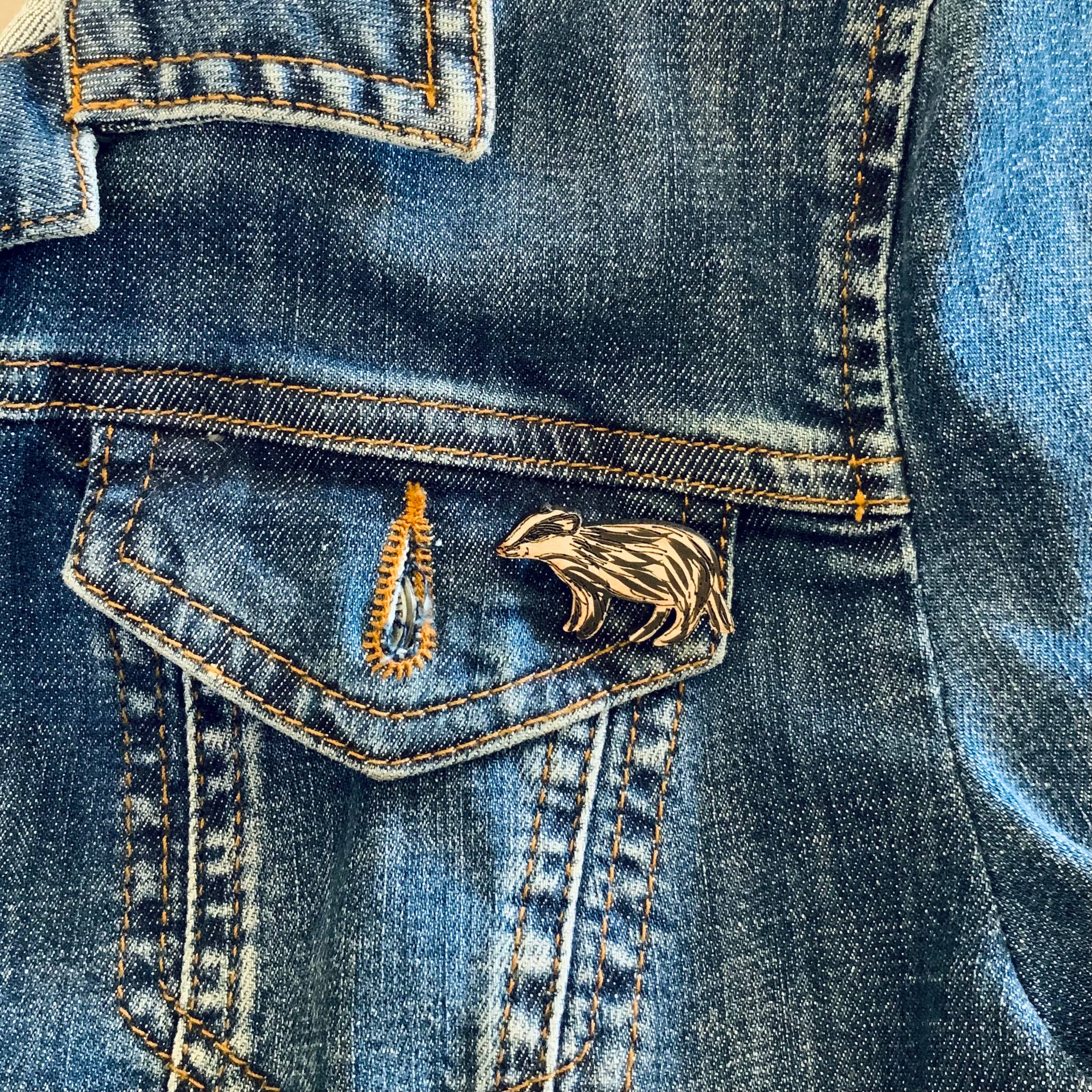 Lily Faith – wholesale Brooch – Badger Mini Pin Brooch3