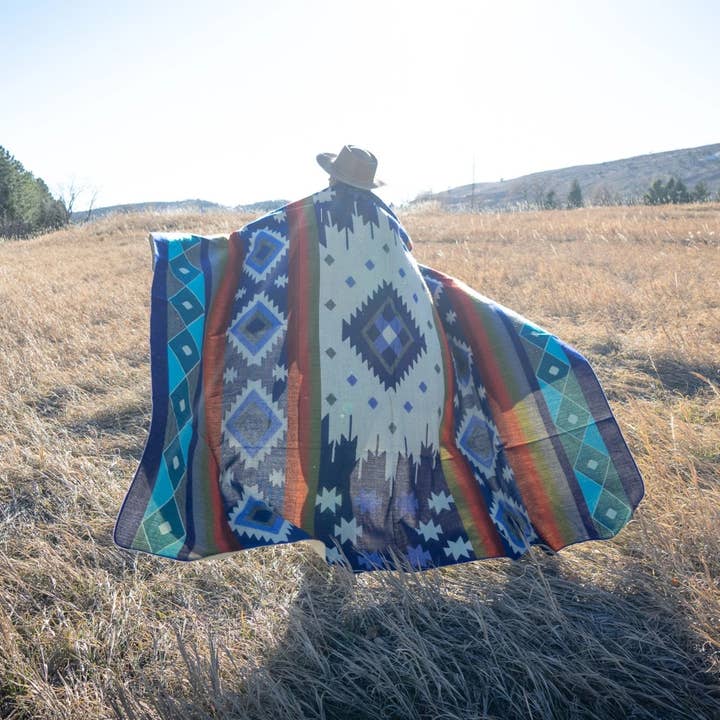 Alpaca Threadz – wholesale Throw blanket – Andean Alpaca Wool Blanket - Ocean Breeze - Light Blue/Dark