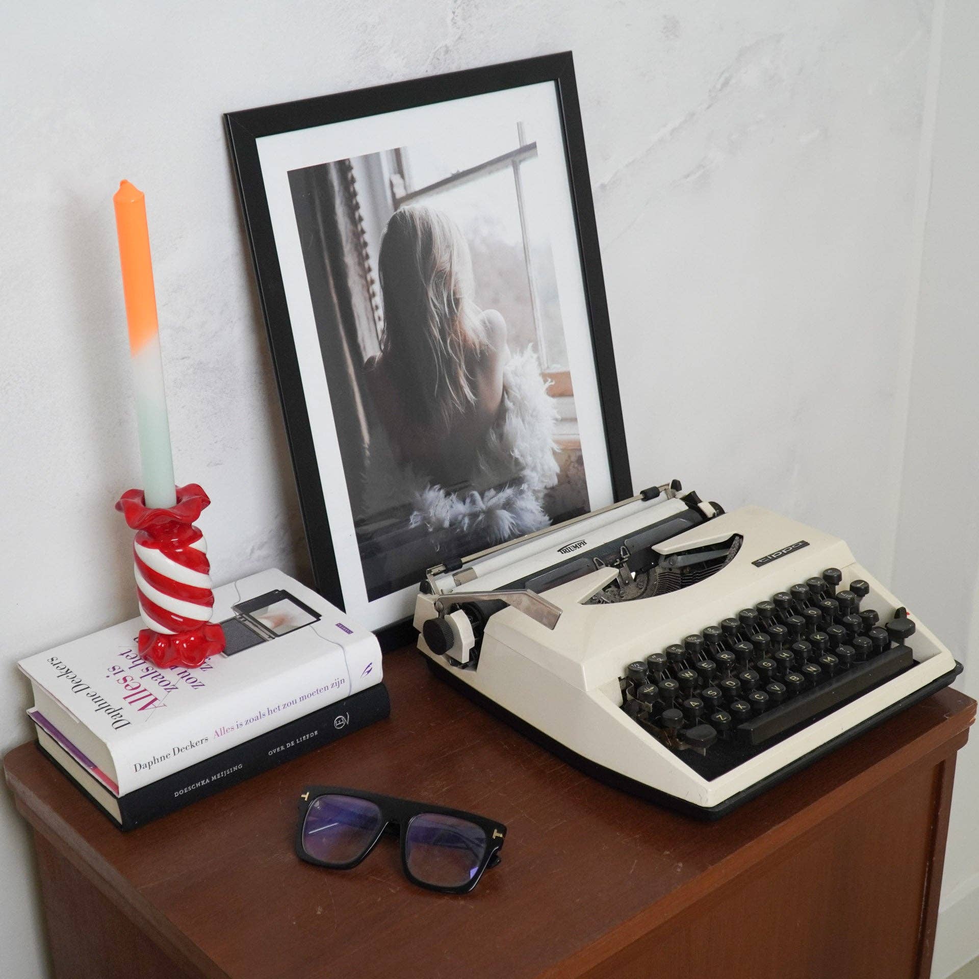 Housevitamin bv - Wholesale Candle Holder - Candle Holder- Toffee Candy - Ceramic- Red/ White- 7,5x7,5x13 cm1