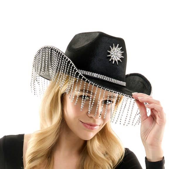 KBW Global Corp. – wholesale Cowboyhatt - Dam – Svart cowboyhatt med fransar och strass0