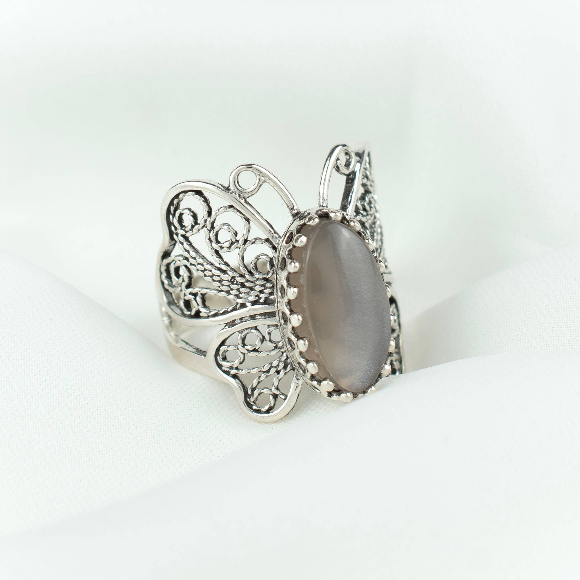 Filigranist Jewelry - Vendita all'ingrosso Anelli cocktail/statement - Anello da donna in argento Sterling con design a farfalla con pietra di luna grigia in filigrana9