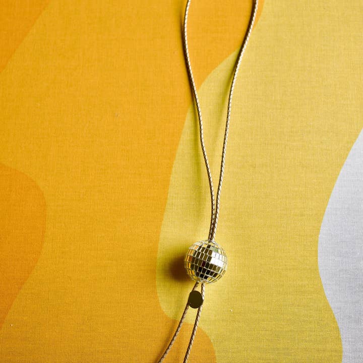 Abstruselike – Engroshandel Vævet halskæde – Disco Cowgirl - Bolo slips7