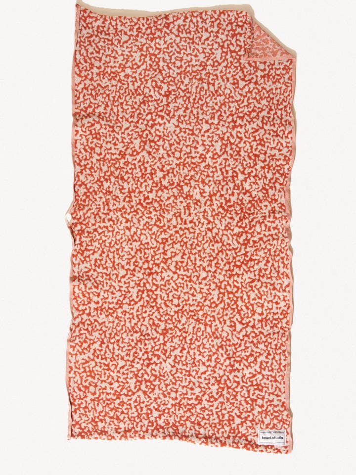 Noisy Camo badhanddoek | Salamander voor wholesale door towel.studio