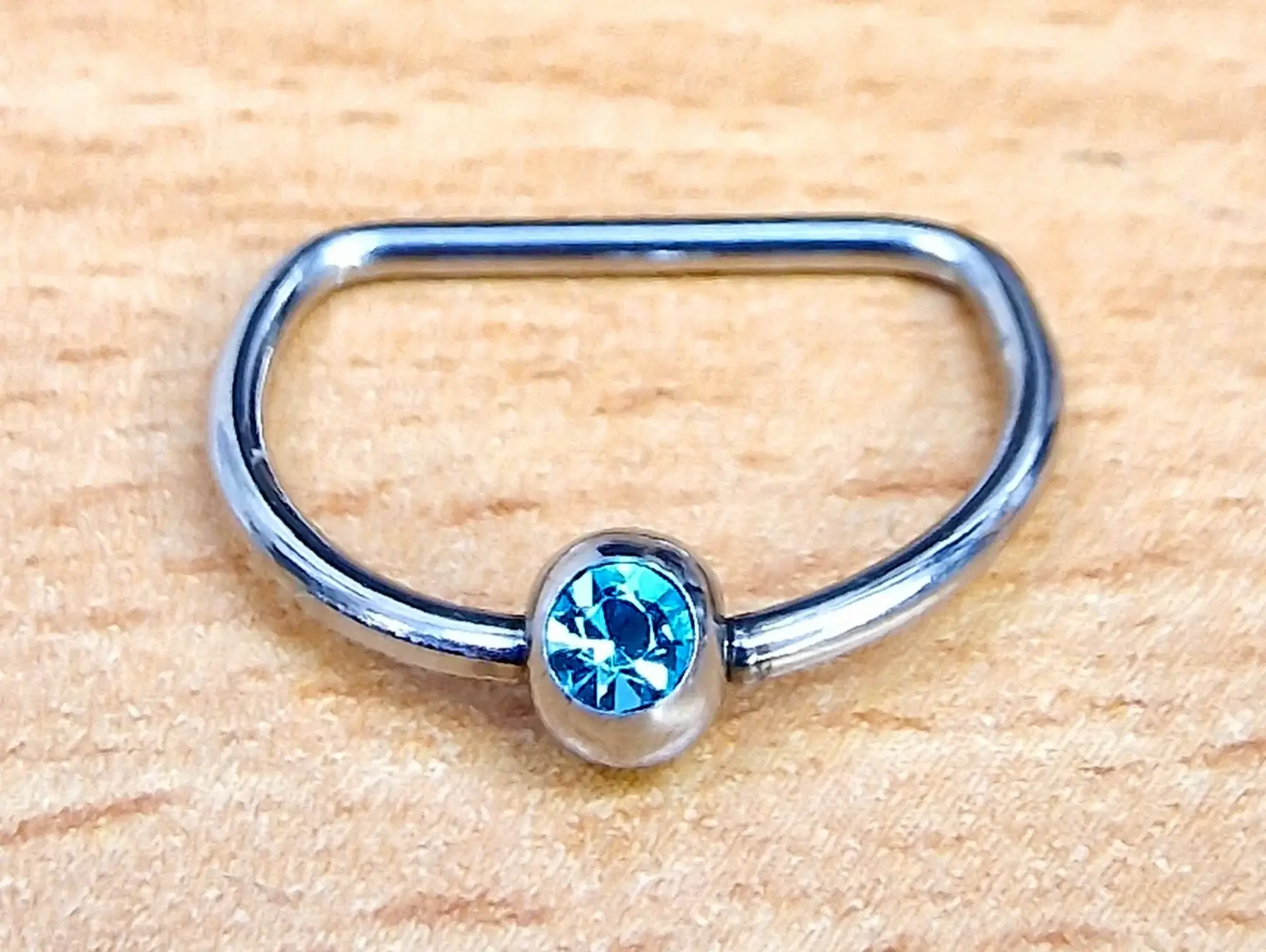 Bodytrend - Wholesale Nipple Ring - D-RING NIPPLE PIERCING JEWELRY WITH DIMPLE GEMBALL -  316L0