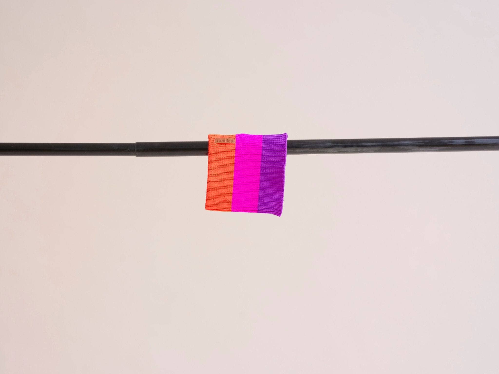 Elektrischer Sonnenuntergang THE GLOW LOOP 2.0 - Neon Dog Scarf - (Electric Sunset) for wholesale on Faire1