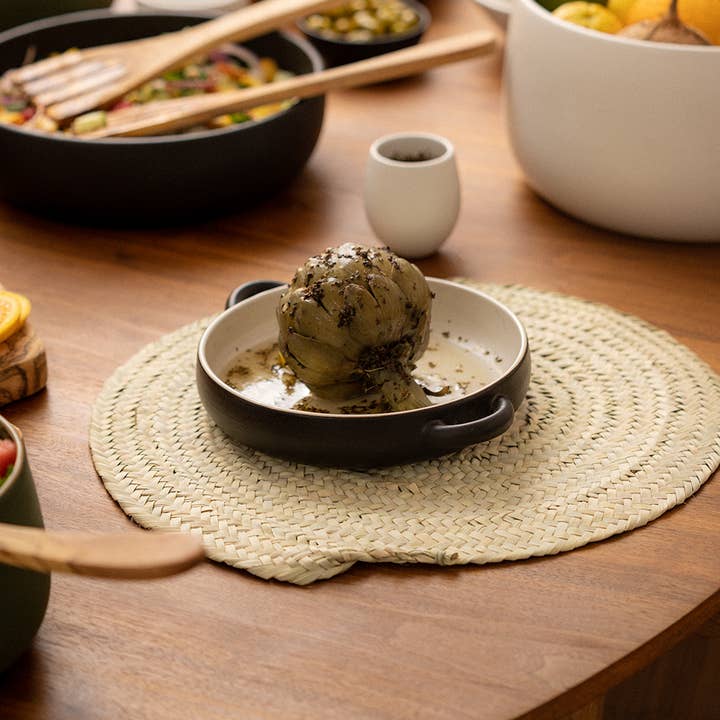 GHARYAN Stoneware & Olive Wood Tableware | Ships from USA - Wholesale Borden - Handgemaagd stenen dinerbord met handvaten - 20 cm1