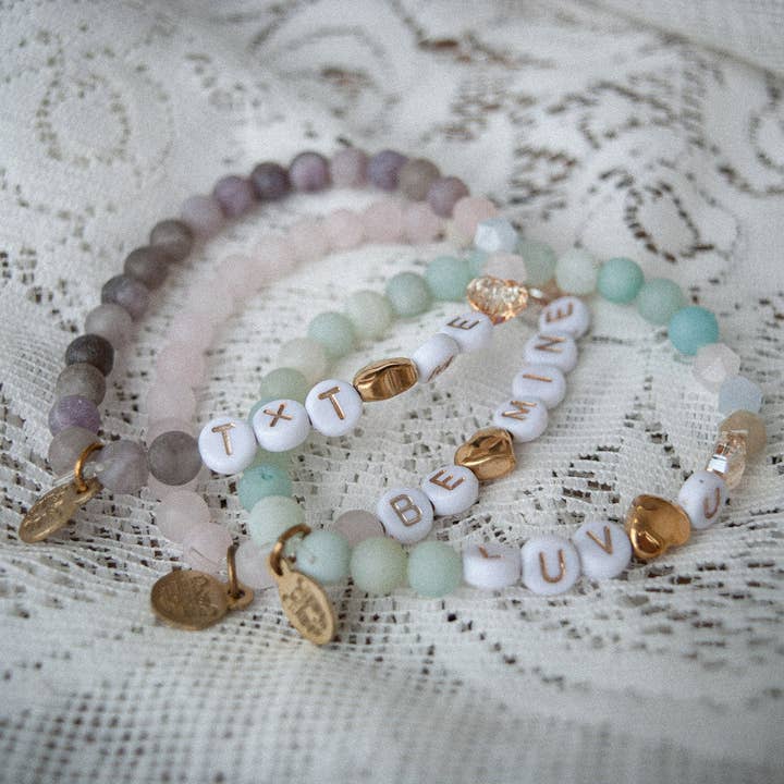 Braccialetti Impilabili con Cuori di Caramelle per la vendita all'ingrosso da parte di HEN + Bear