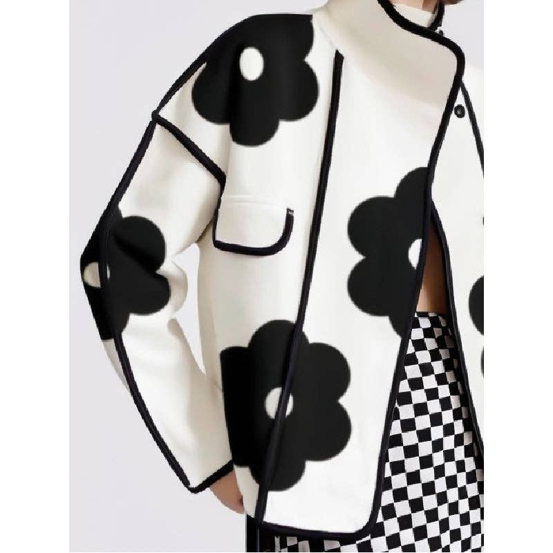 PRETO BRANCO Casaco de gola alta com manga longa, corte solto, estampa floral em cores contrastantes e abertura lateral para venda a revendedores na Faire16