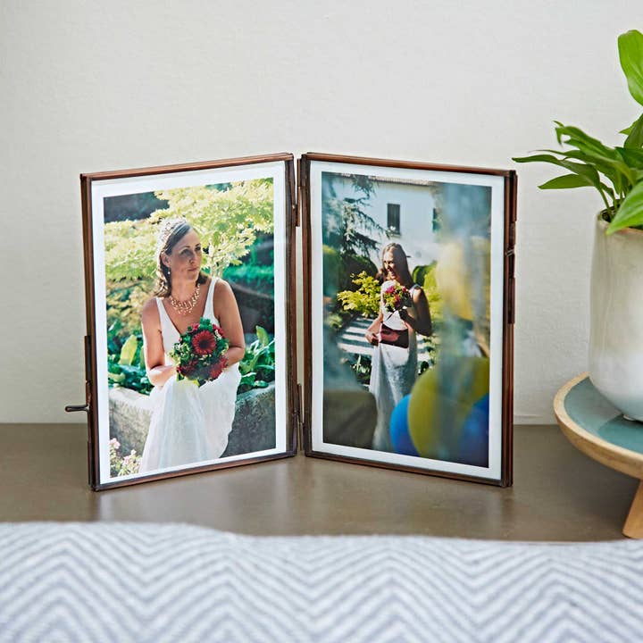 The Paper High Gift Company Limited - Wholesale Picture Frame - Antique Brass Glass Double Photo Frame - Handmade