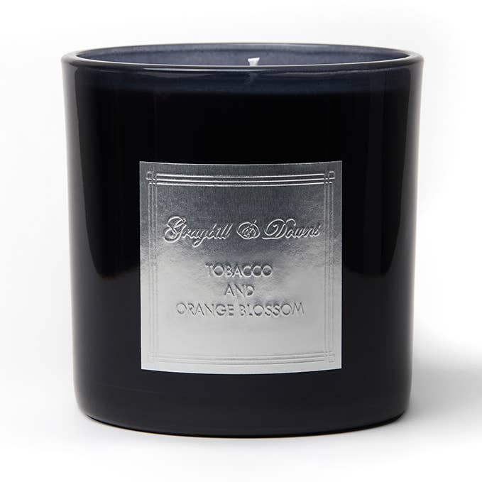 Bougie noire tabac et fleur d'oranger pour la vente par Graybill & Downs