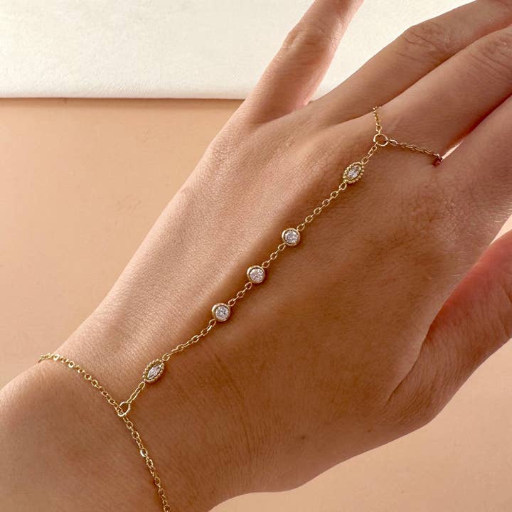 D Bijoux - Wholesale Wristlet - Strass chain hand bracelet in stainless steel1