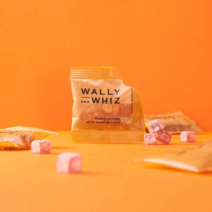 Wally & Whiz: Mango met Passievrucht 11g (50 zakjes) voor wholesale door Sweetish- Swedish Candy Wholesale