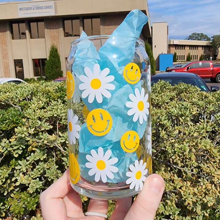 Gobelet en verre Daisy and Smile Face pour la vente par Happy Little Star Shop