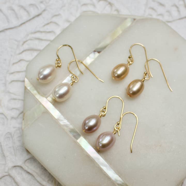 Orecchini pendenti con perle per la vendita all'ingrosso da parte di a.v. max