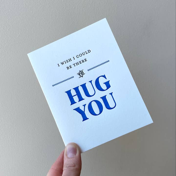 The Happy Envelope – Großhandel Liebeskarte – Hug You Letterpress-Karte