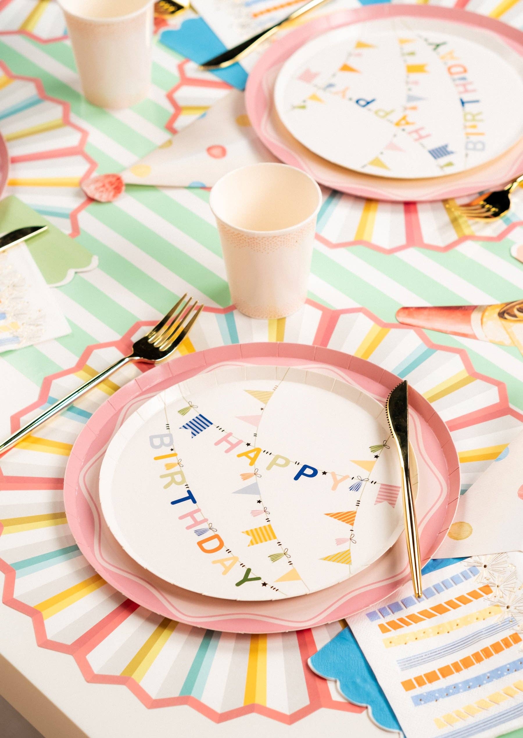 Gatherings by Curated Paperie - Vente Assiette jetable - Assiettes à dessert « Birthday Cheer » HB25-DP13