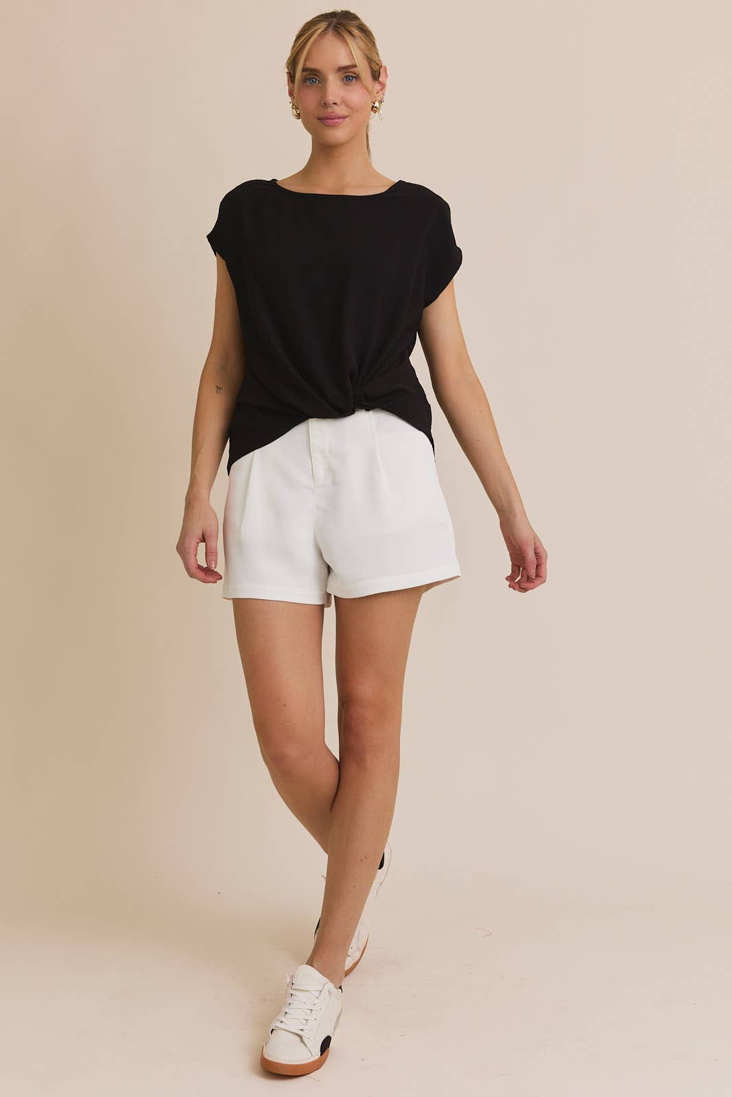 GILLI - Wholesale Blouse - Women's - SOLID WOVEN TEE WITH FRONT KNOT DETAIL2