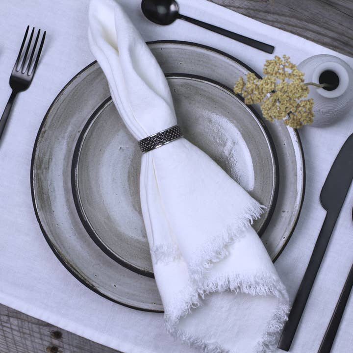 LinenCasa - Wholesale Dinner & Cloth Napkin - Linen Napkin – Stonewashed – White with Frayed Edges1